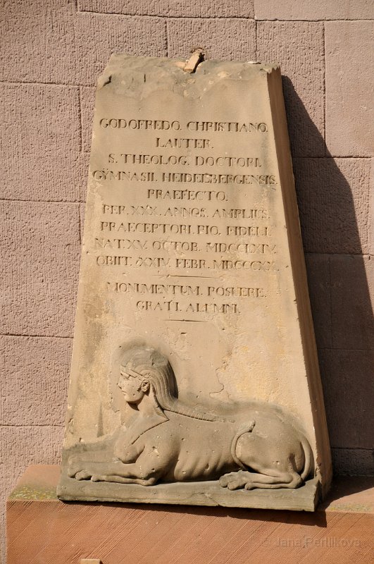 DSC_3570_1.jpg - Náhrobní kámen prefekta gymnásia Godofreda Christiana Lautera z 19. století.