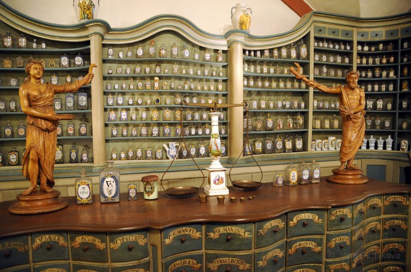 DSC_3681_1.jpg - Na zámku můžete nalézt také lékárnické muzeum a alchymistickou laboratoř.
