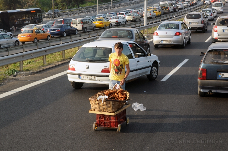 DSC_3898_1.jpg - "Pojízdný" prodavač preclíků.