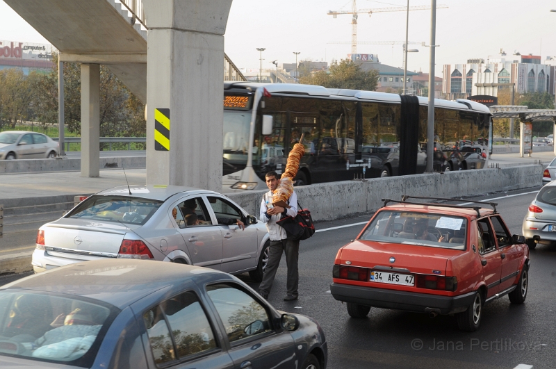 DSC_3912_1.jpg - A pěší prodavač preclíků.