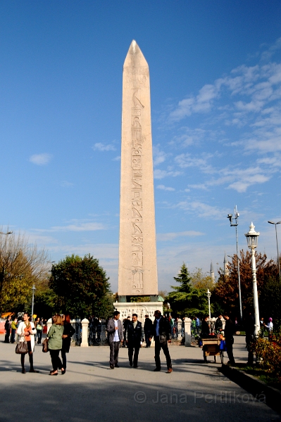 DSC_4379_1.jpg - Při pohledu od Hadího sloupu byl Theodosiův obelisk krásně ozářen sluncem.