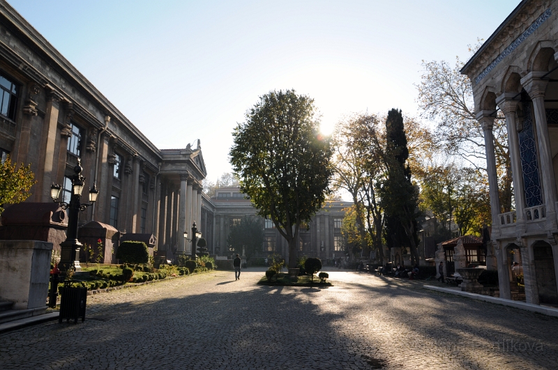 DSC_5573_1.jpg - Archeologické muzeum bylo založeno v roce 1891 jako Císařské muzeum. Budovy muzea stojí ve vnějšch zahradách paláce Topkapi.