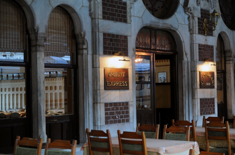 DSC_5691_1.jpg - Připomínkou slavné tratě je Orinet expres restaurant, který se stále nachází na nádraží v Istanbulu.