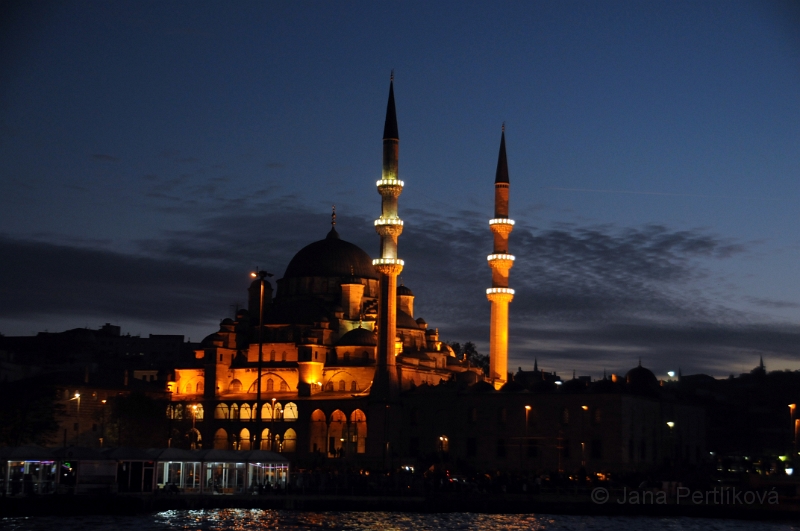 DSC_5787_2.jpg - Noční nasvícení Nové mešity.