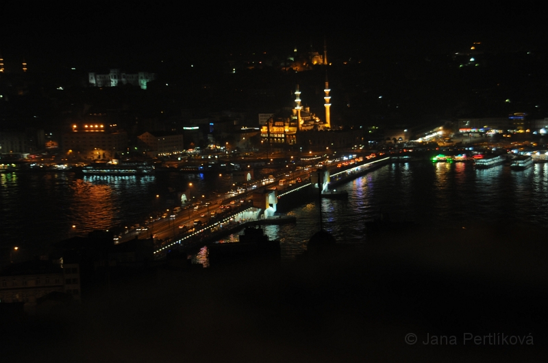 DSC_5993.JPG - Ve výšce 51,6 metru je vyhlídková plošina odkud je krásný panoramatický výhled na Istanbul a Bospor.