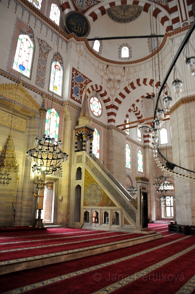 DSC_6524_1.jpg - Mešitu Şehzade nechal postavit Sultán Suleiman I na památku jeho nejstaršího syna prince Mehmeta, který zemřel v 21 letech na mor.