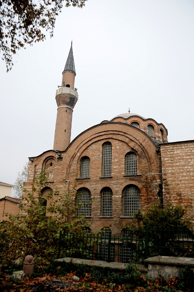 DSC_6592_1.jpg - Mešita Kalenderhane je bývalý křesťanský kostel, který Ottomané přeměnili na mešitu. Současná stavba je třetím kostelem na tomto místě a pochází z 12. století.