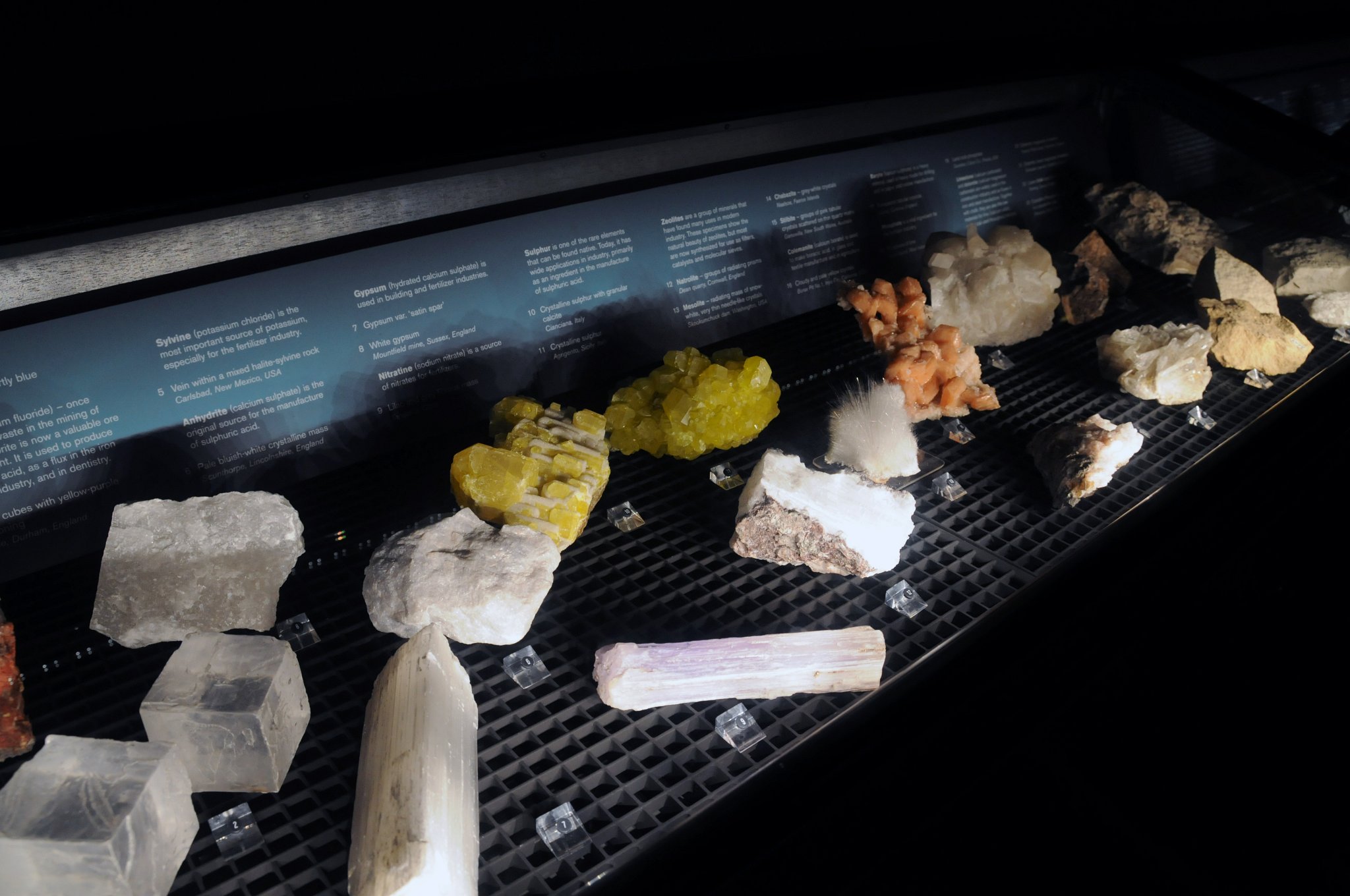 DSC_3275_1.jpg - Mineralogická sbírka Přírodovědeckého muzea v Londýně.