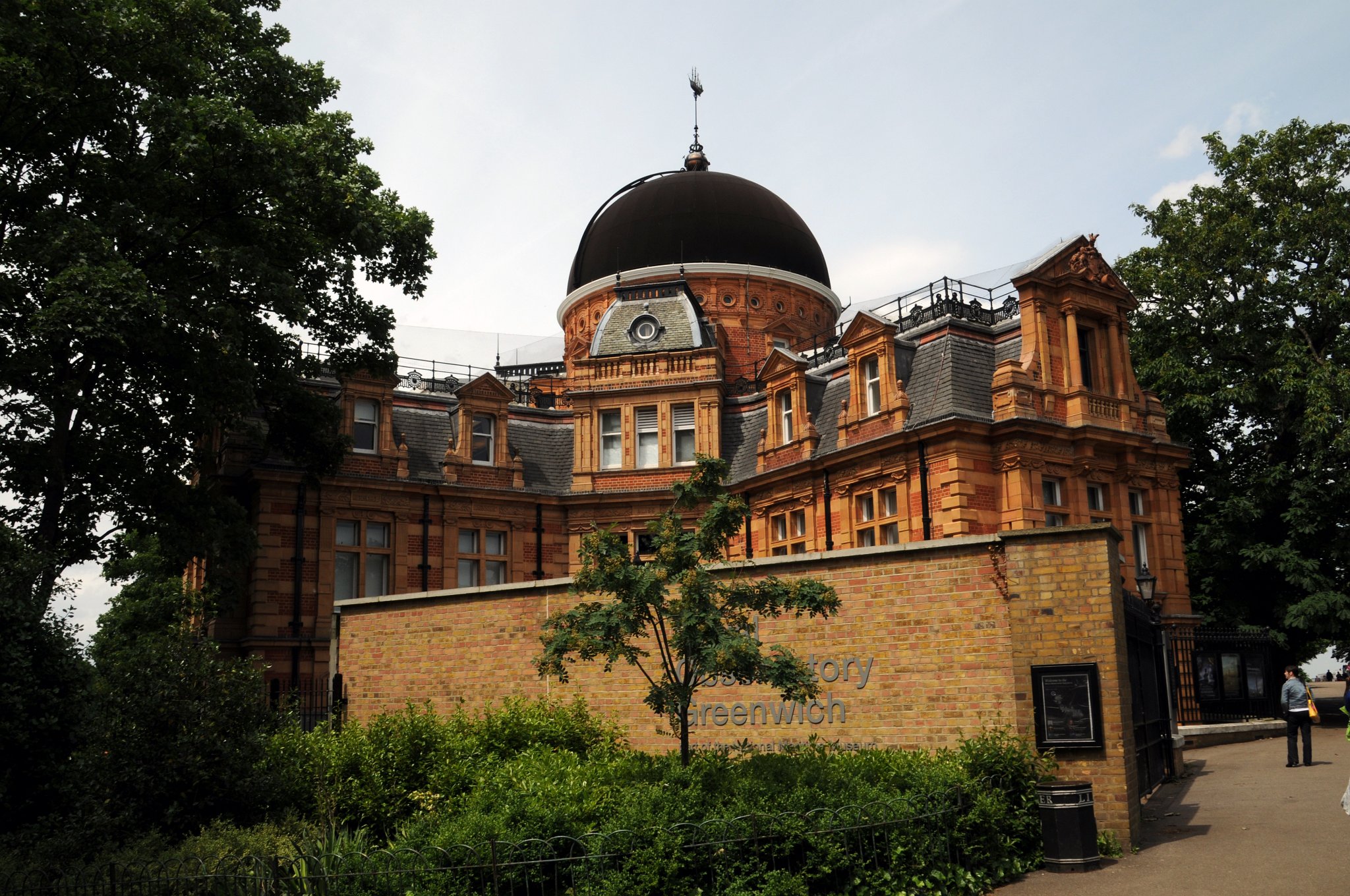 DSC_4043_1.jpg - V severní části se nachází Národní námořní muzeum a v centru parku je Královská greenvichská observatoř. Observatoř je umístěná na vrcholku kopce. Na západním okraji parku stojí Ranger's House.