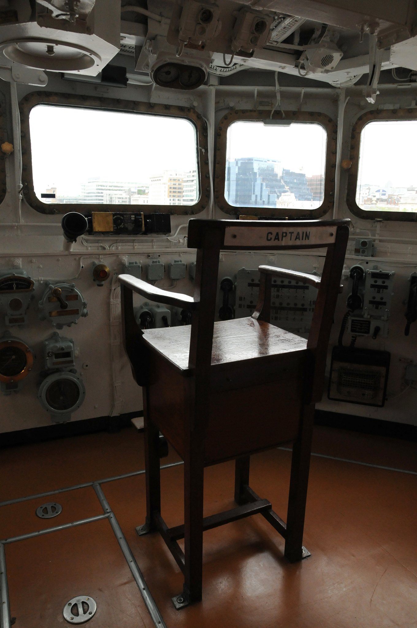 DSC_4913_1.jpg - Křeslo navigačního důstojníka na Belfastu.