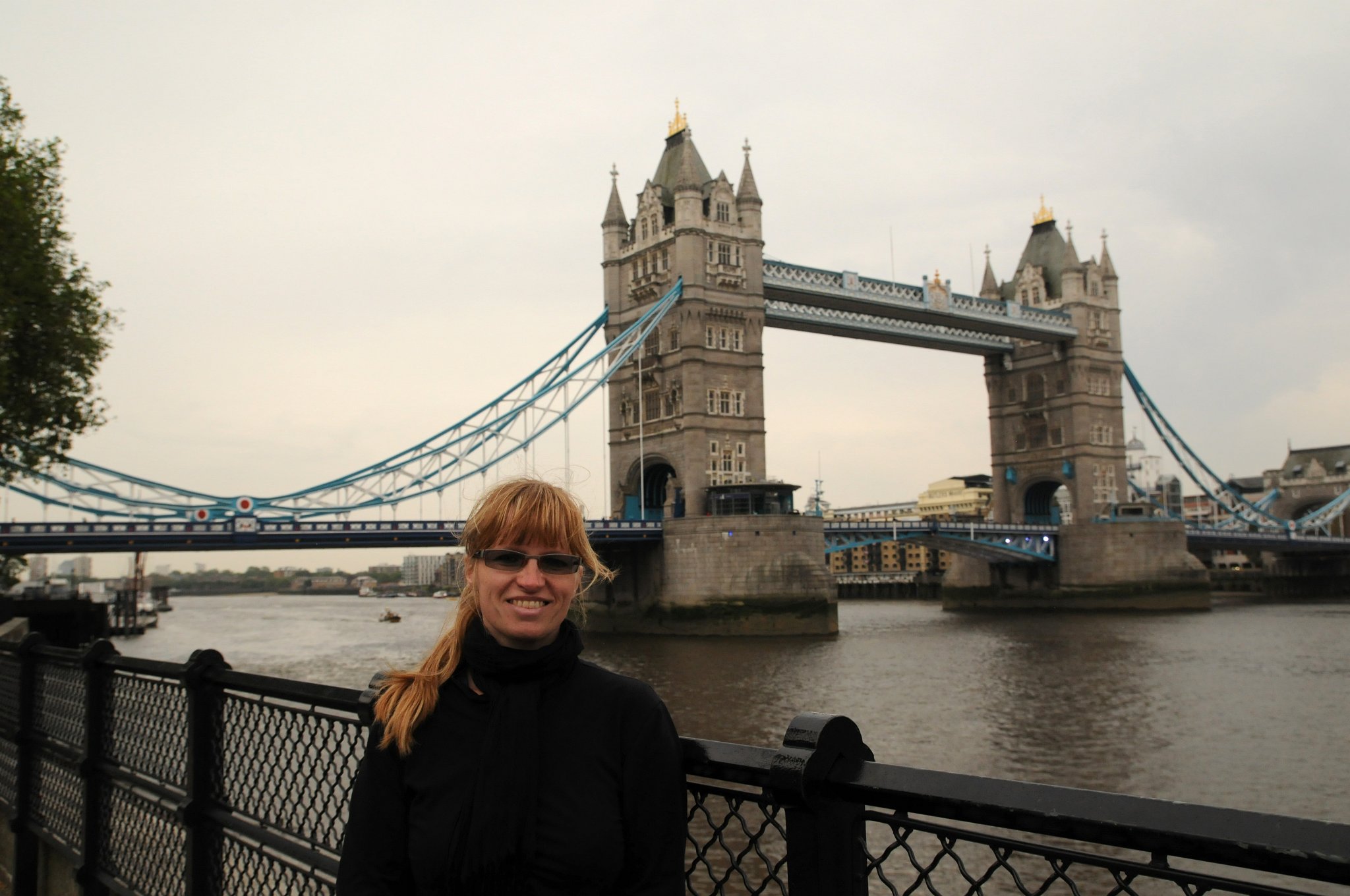 DSC_5065_2.jpg - Janina a Tower Bridge.