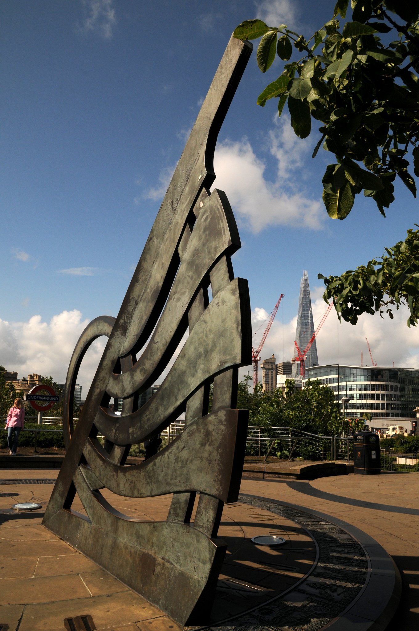 DSC_5148_2.jpg - Sun Dial (sluneční hodiny) Tower Hill.