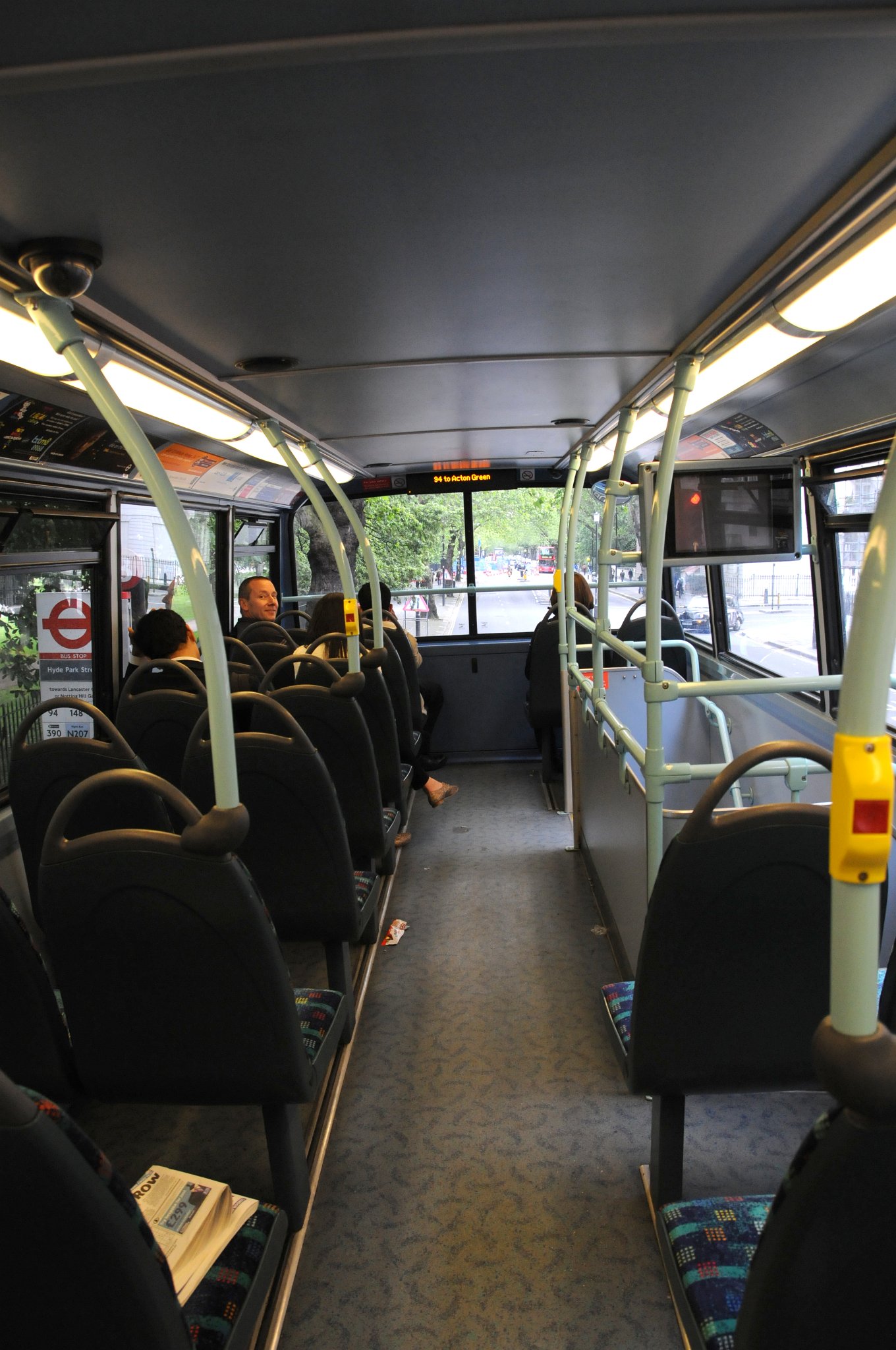 DSC_6227_1.jpg - Autobusová síť v Londýně je jedna z nejrozsáhlejších na světě. Více než 6 500 autobusů zajišťuje pravidelné spojení na více než 700 linkách. V průběhu roku použije autobusovou dopravu asi 1,5 miliardy cestujících.