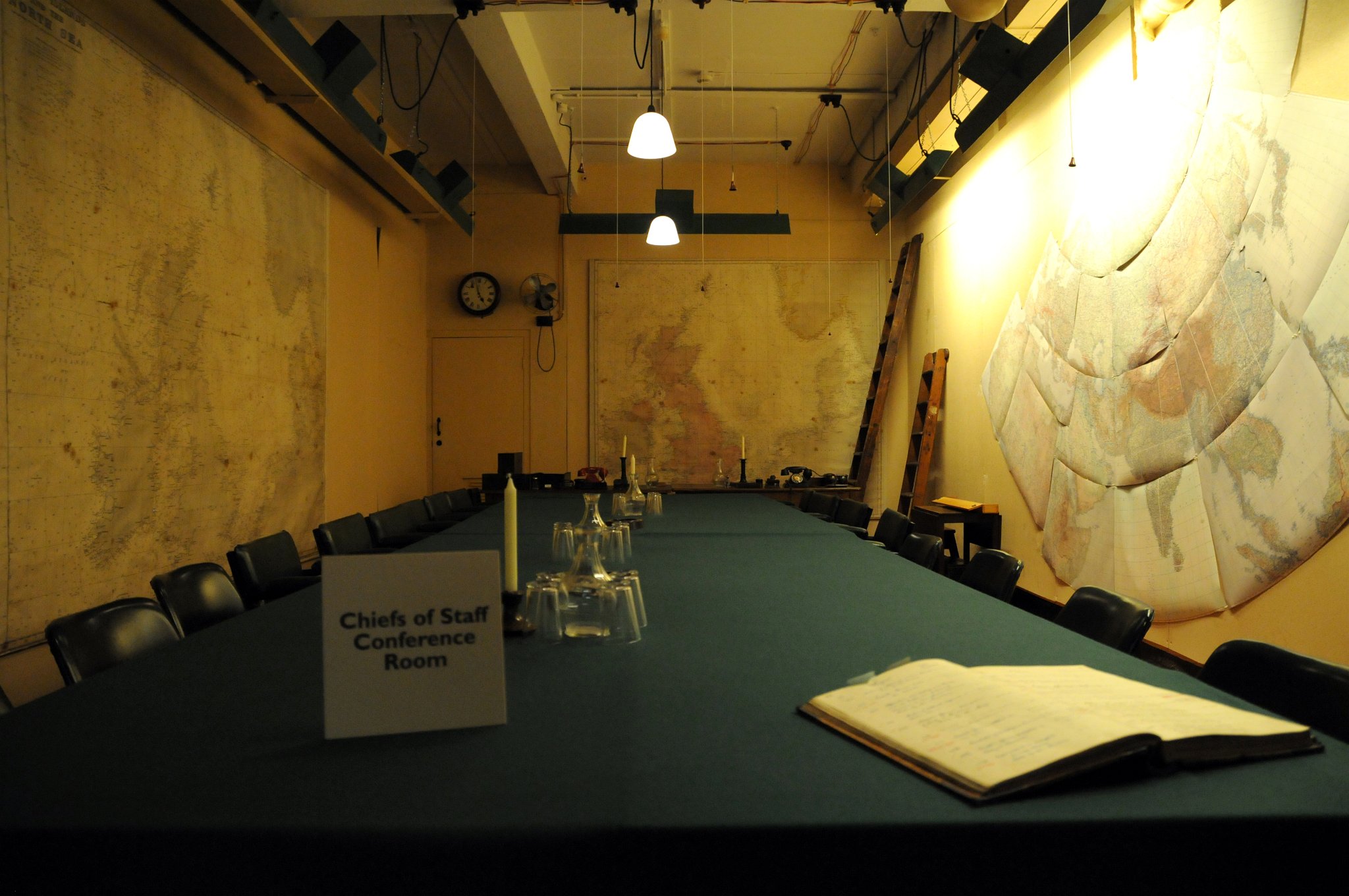 DSC_6593_1.jpg - Centrem bunkru je Cabinet Room, ve které jednala v době války Churchillova vláda.