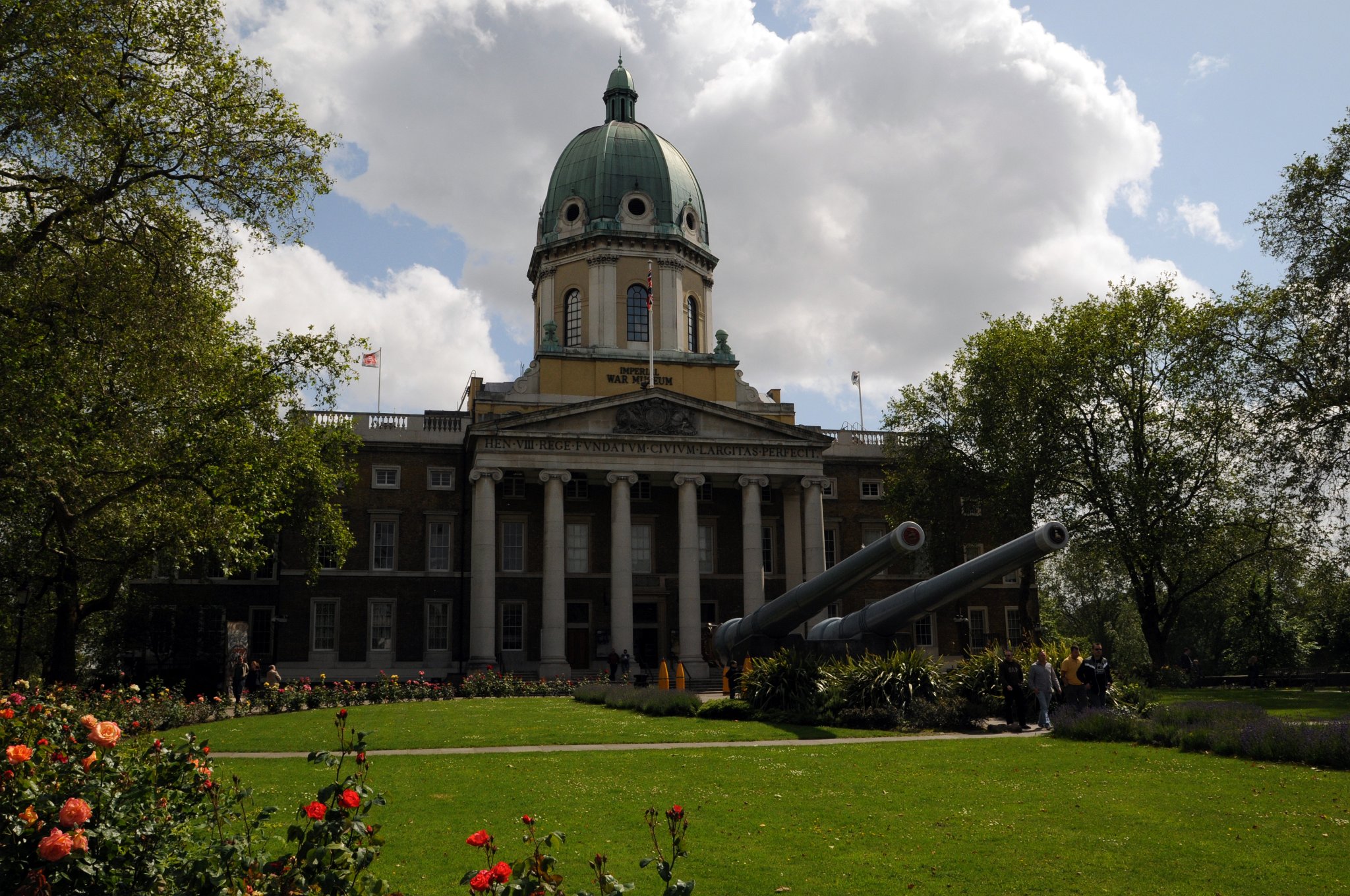 DSC_7037_1.jpg - Imperial War Museum v londýnském obvodu Lambeth je zaměřené na vojenskou historii. Obsahem sbírek muzea nejsou výhradně jen britské exponáty, ale obsahují i předměty z Francie, USA, Německa, Itálie a Ruska.