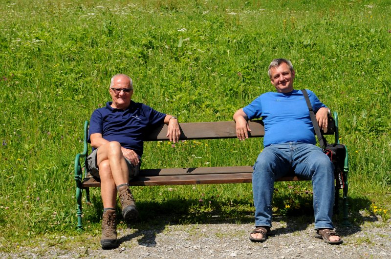 DSC_1442_1.jpg - Zastavili jsme ve vesnici Brand. musíme tady počkat na skupinku, která šla přechod.