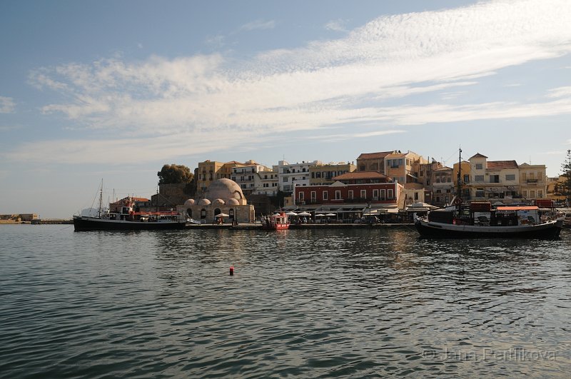 DSC_1783.JPG - V přístavu stoji mešita Küçük Hasan. Mešita v současnosti funguje jako obchod se suvenýry.