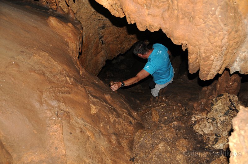 DSC_2456_1.jpg - V dalším průlezu už žebřík není a tak je potřeba se přidržovat krápníků.