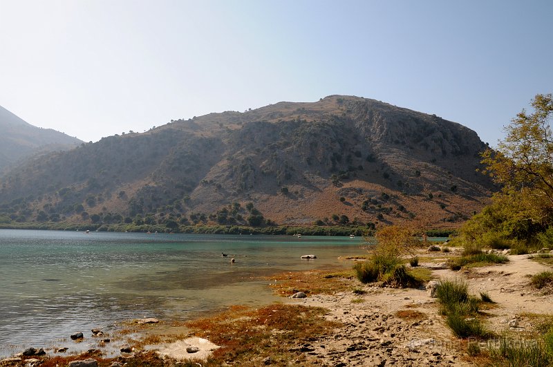 DSC_2780_2.jpg - Zajeli jsme se podívat i k jezeru Kournas. Je to jediné sladkovodní jezero na Krétě.