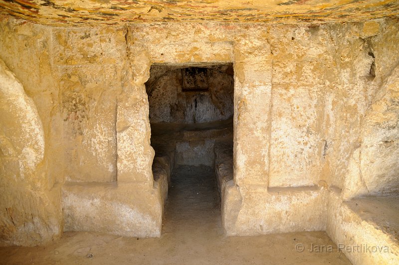 DSC_9583_2.jpg - Dnes slouží jeskyně se spirituální minulostí spíše jako WC pro turisty, kteří je navštěvují. Je spíše výjimka, když vstoupíte do jeskyně, kde nejsou jasně znatelné zbytky vykonané lidské potřeby:-(