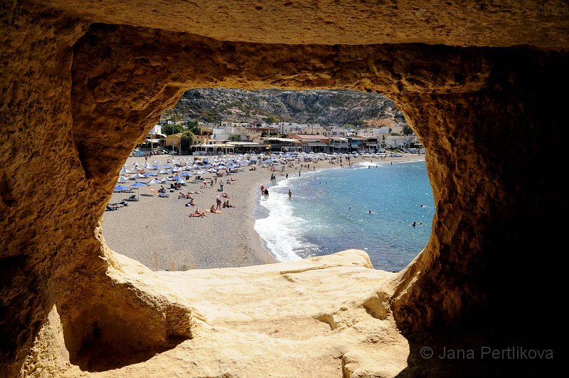 DSC_9587_2.jpg - Hippies, kteří jeskyně obsadili měli krásný výhled na Lybijské moře.