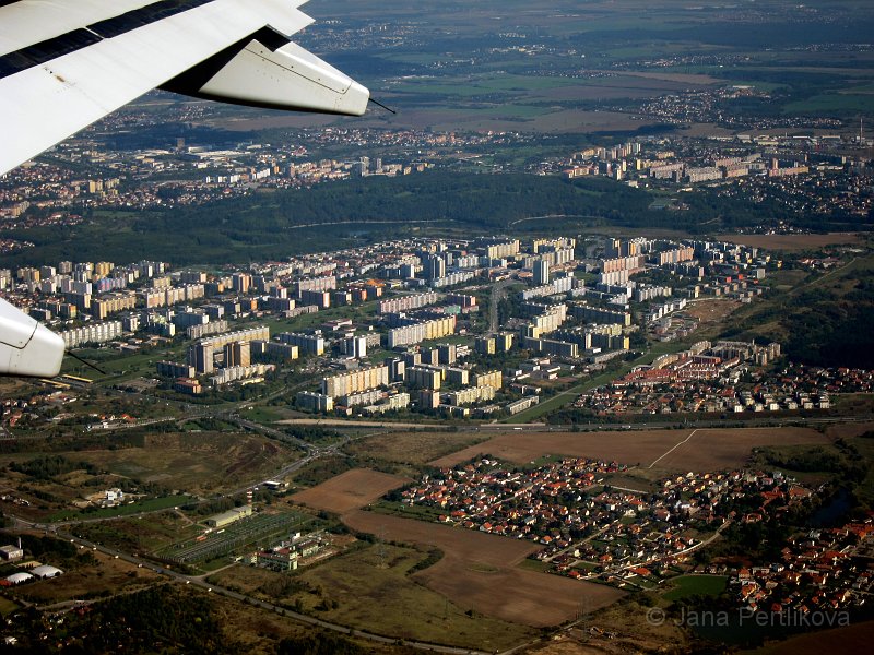 IMG_3282_1.jpg - Už vidíme náš dům. Opatov, Háje a Hostivařská přehrada.