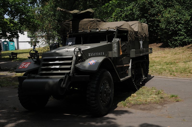 DSC_9285.JPG - Na celé akci mohli diváci shlédnout množství vojenské techniky, kterou zapůjčil Vojenský historický ústav Praha i přivezli soukromí sběratelé a Rota Nazdar.