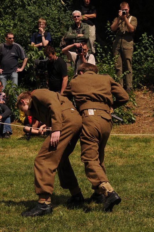 DSC_9964.JPG - Oba parašutisté prodělali svůj bojový "křest ohněm" již v roce 1940 ve Francii a později ve Velké Británii absolvovali jako jedni z prvních, speciální kurzy pod patronátem britské zpravodajské organizace SOE. O pět měsíců později provedený atentát ( 27. května 1942), se stal nejvýznamnější odbojovou akcí v celé okupované Evropě. Tento vyjímečný čin, včetně následných represí na civilním obyvatelstvu i domácím odbojovém hnutí, poskytl čs. exilové vládě potřebnou prestiž a vlnu celosvětové solidarity k okupovanému státu. Poslední boj parašutistů v kryptě pravoslavného kostela sv. Cyrila a Metoděje, je dodnes symbolem velkého hrdinství a odhodlání.