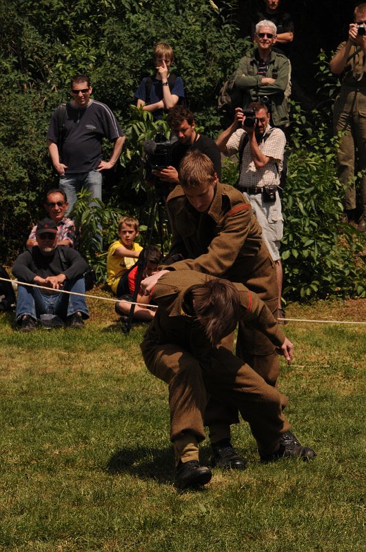 DSC_9967.JPG - Ukázky výcviků parašutistů ve Francii - předvedla Rota Nazdar.