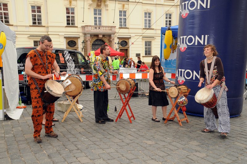 DSC_3425_3.jpg - Na startu povzbuzovali běžce bubeníci.