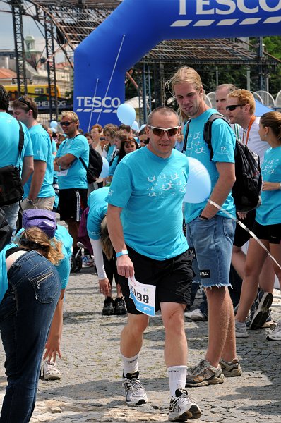 DSC_5688_1.jpg - Každý, kdo se registroval vyfasoval triko a startovní číslo.