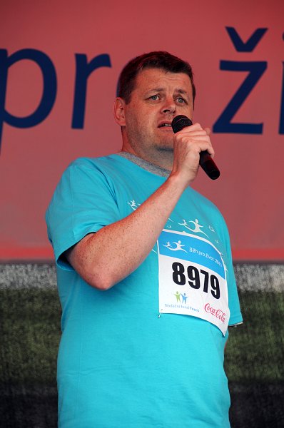 DSC_5723_2.jpg - Na pódiu se sešli i pořadatelé. Zástupci Tesco.