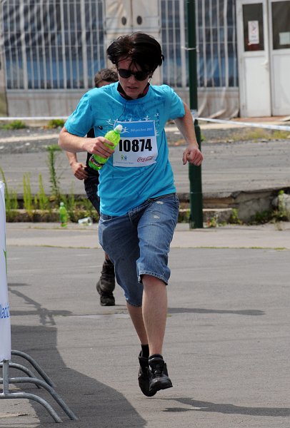 DSC_5970_1.jpg - Číslo 10874 už bude za chvilinku také v cíli.
