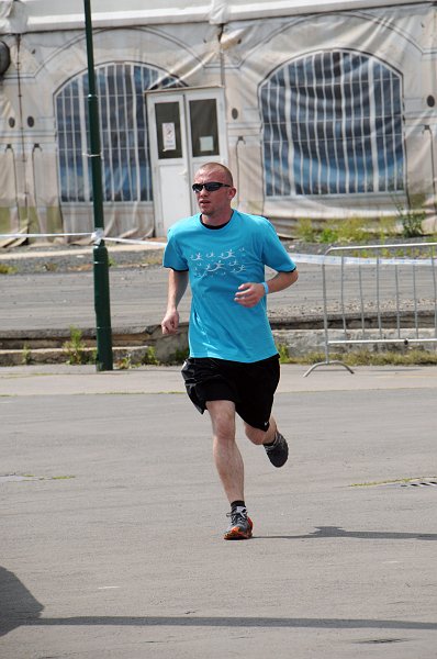 DSC_5973_1.jpg - Někteří běžci nesou své startovní číslo na zádech, jiní na prsou.