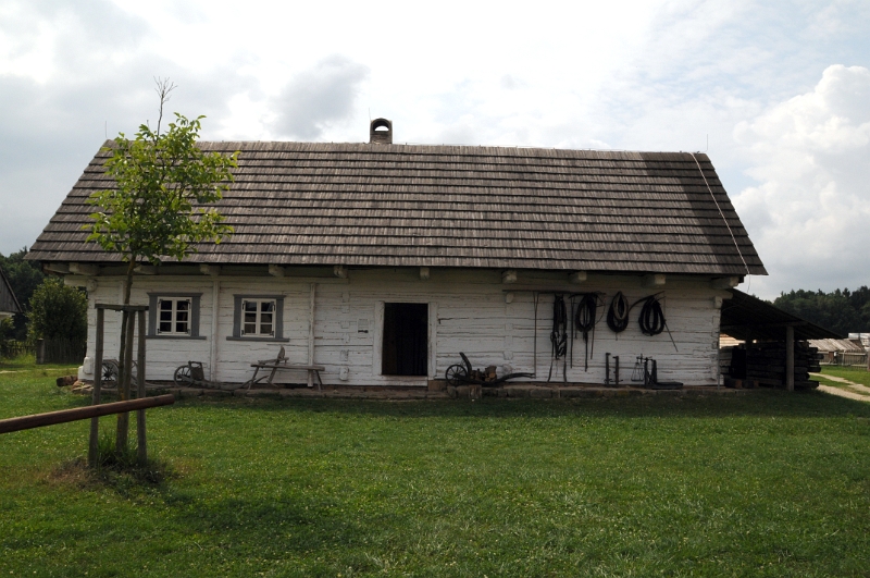 DSC_8717_1.jpg - Podorlický skanzen Krňovice. Roubený venkovský dům č.p. 40 byl převezen ze Všestar (škola).