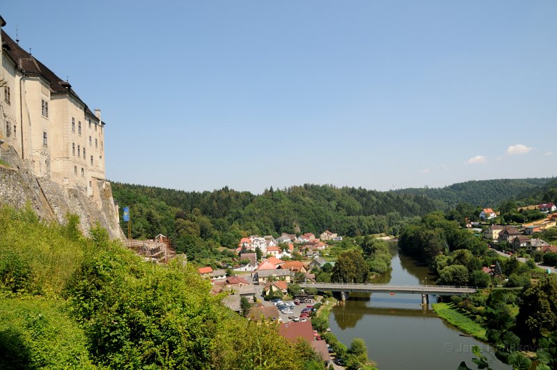 DSC_3440_2.jpg - Přímo v Českém Šternberku je možné si pronajmout i loď a plavit se po Sázavě na kánoi.