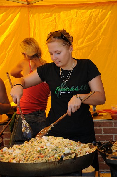 DSC_1817.JPG - Celý den ve stanu, kolem horkých jídel, ufff, ne záviděníhodná práce.