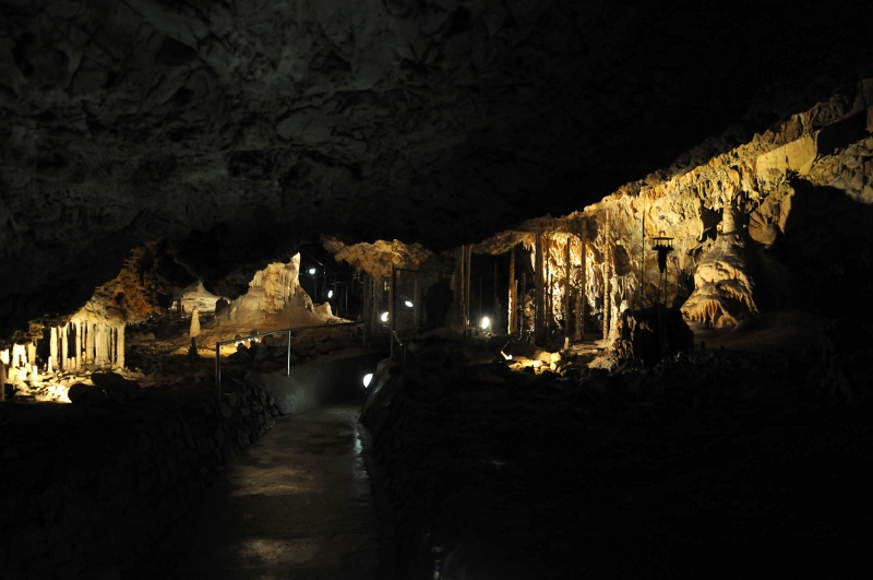 DSC_9753_1.jpg - Vstupní část jeskyně znali lidé již v minulosti, ale část Nová jeskyně byla objevena nájemcem Restaurace Starý mlýn a jeskyňáři profesora Karla Absolona a to v roce 1909.