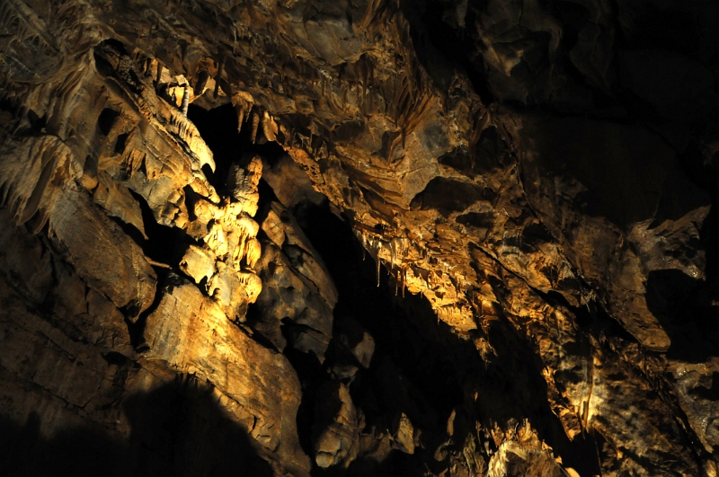 DSC_9785_1.jpg - Celková délka jeskyně činí 950 m a denivelace asi 60 m.