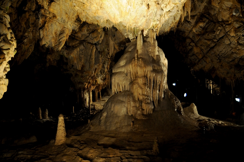 DSC_9838_1.jpg - Kateřinská jeskyně je tedy nejspíše dávným, zaniklým a dnes již vyschlým výtokem Punkvy z Macochy.
