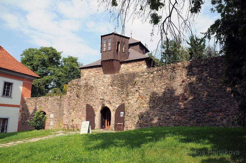 DSC_3346_1.jpg - Městské hradby a Čajovna U Naší milé Paní.