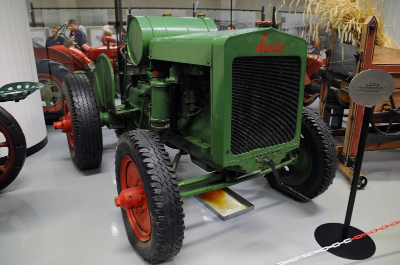 DSC_5176_1.jpg - Zemědělské muzeum: Expozice Jede traktor. Škoda HT-30, r. 1926, Škodovy závody v Plzni.