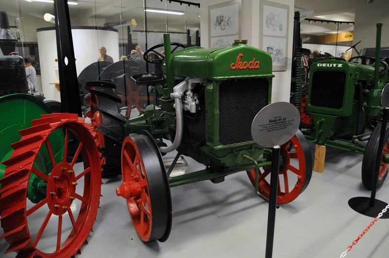 DSC_5208_1.jpg - Zemědělské muzeum: Expozice Jede traktor. Škoda HT-18, r. 1928, Škodovy závody v Plzni.