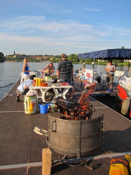 IMG_1148.JPG - Oheň na "táborák".... na buřty ještě bude čas....