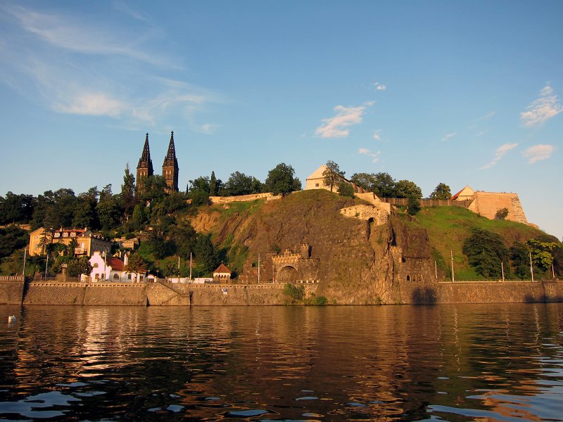 IMG_1400_1.jpg - A další pohled na Vyšehrad nasvícený odpoledním sluníčkem.