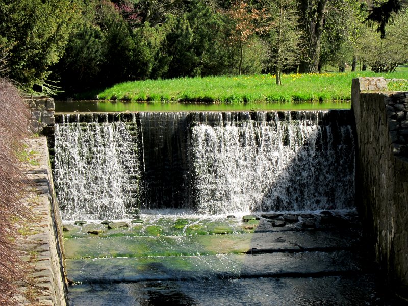 IMG_6560_1.jpg -  Jedním z nejvýznamnějších majitelů zámku a panství Průhonice byl hrabě Arnošt Emanuel Silva-Tarouca. S mimořádným estetickým citem zde vytvořil park, který představuje vrcholné dílo českého přírodně-krajinářského slohu.