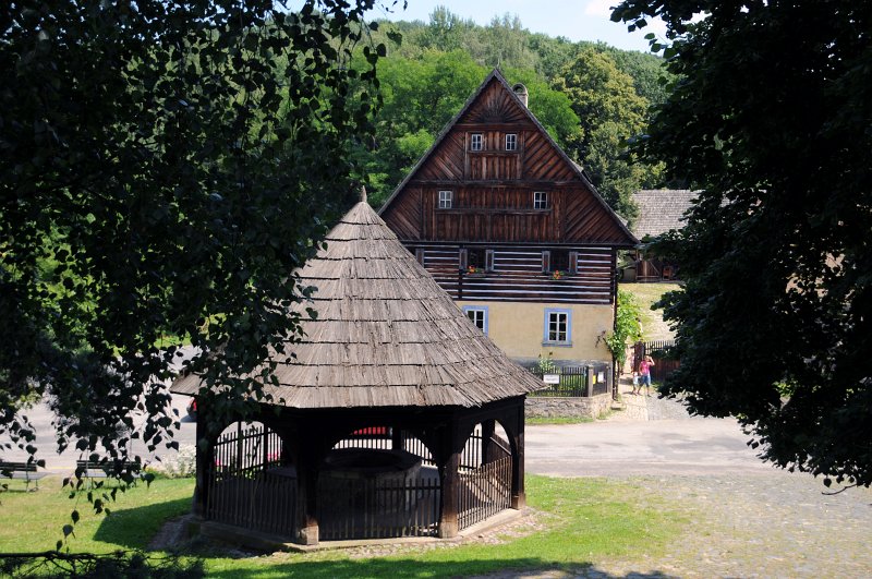 DSC_7739_1.jpg - Barokní studna    Střížovice (okr. Ústí nad Labem), z r. 1695, přenesena r. 1977 .