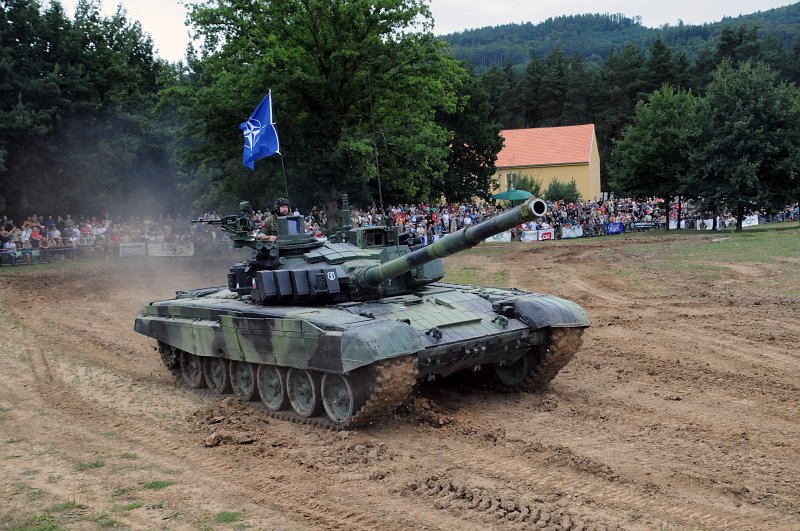 DSC_2265_1.jpg - Tank T 72 M4 CZ, česká úprava někdejšího sovětského stroje.