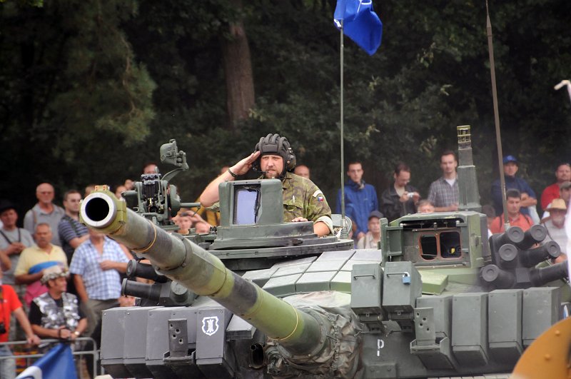 DSC_2282_1.jpg - Posádka tanku T 72 M4 CZ.