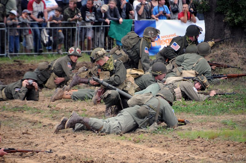 DSC_2431_1.jpg - Vojáci byli představováni členy klubů vojenské historie z mnoha míst po republice, vše zastřešoval KVH Gardekorps Praha.